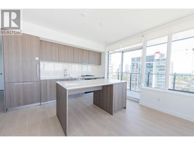 1004 - 6537 Telford Ave, Condo with 3 bedrooms, 2 bathrooms and 1 parking in Burnaby BC | Image 2