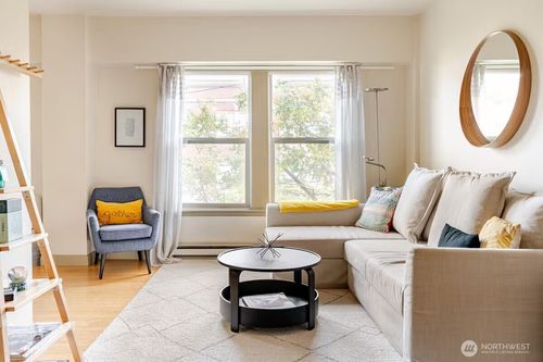 a305-505 E Denny Way, Seattle, WA, 98122-2160 | Card Image