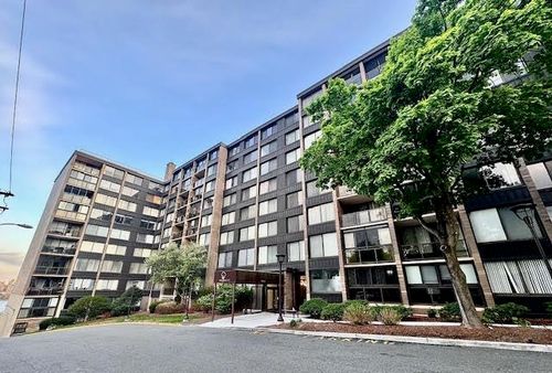 811-9060 Palisade Ave, North Bergen, NJ, 07047-6181 | Card Image