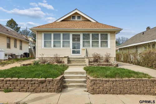 424 Grover St, Omaha, NE, 68108-2137 | Card Image