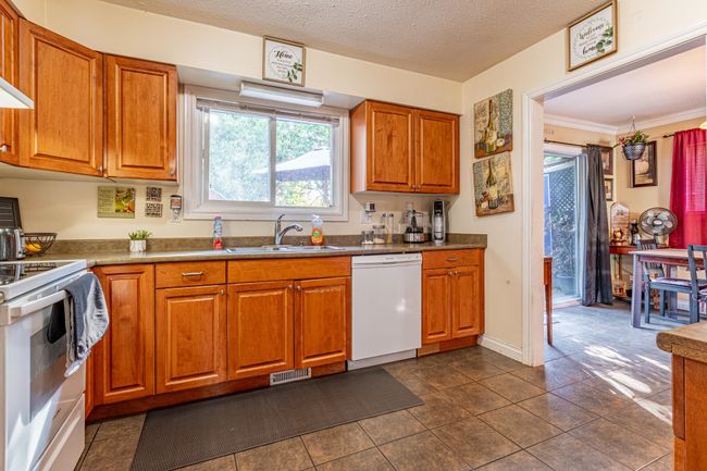 8024 Cedar Street, House other with 4 bedrooms, 2 bathrooms and null parking in Mission BC | Image 14