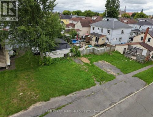 829 First St E, Cornwall, ON, K6H1M9 | Card Image