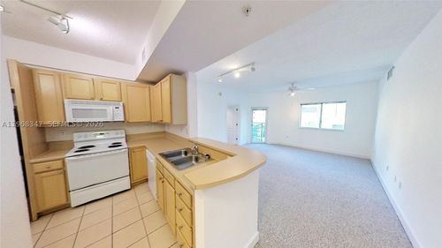 217-6001 Sw 70th St, South Miami, FL, 33143-3424 | Card Image