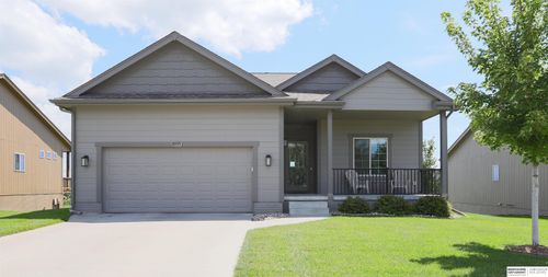 18595 Robin Dr, Omaha, NE, 68136-3323 | Card Image