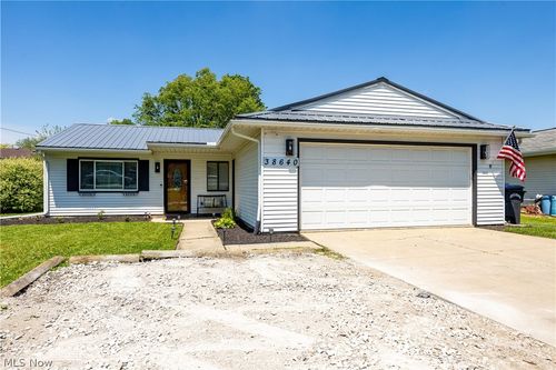 38640 Chestnut Ridge Rd, Elyria, OH, 44035-8249 | Card Image