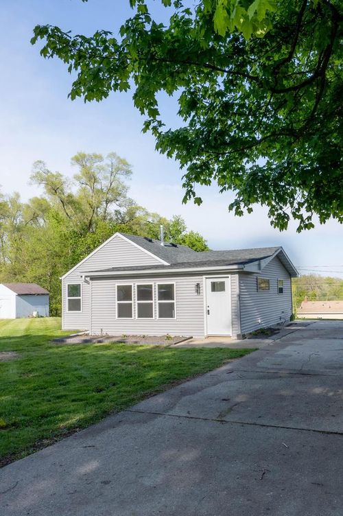 8231 Chara Drive, Burlington, WI, 53105 | Card Image