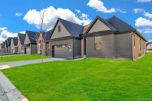 4118 Spring Meadow Dr, Sterling Heights, MI, 48314-4203 | Card Image