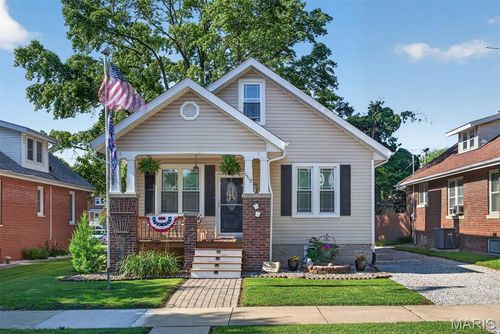 1512 13th St, Highland, IL, 62249-1940 | Card Image