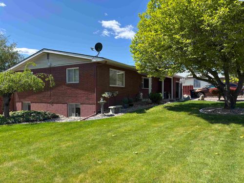 1106 King St, Grandview, WA, 98930-1406 | Card Image
