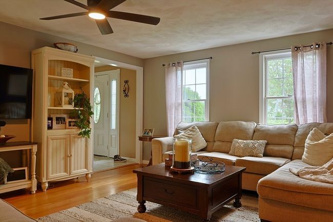 98 Robinette Rd, House other with 4 bedrooms, 3 bathrooms and 6 parking in Stoughton MA | Image 17