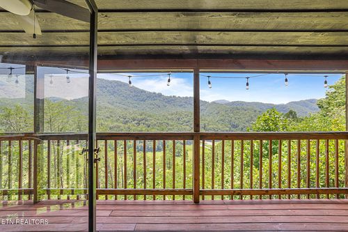 3050 Patty View Way, Sevierville, TN, 37862-7840 | Card Image