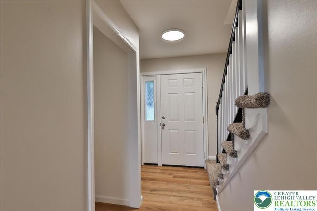 5470 Summit St, House other with 3 bedrooms, 3 bathrooms and null parking in Whitehall PA | Image 6