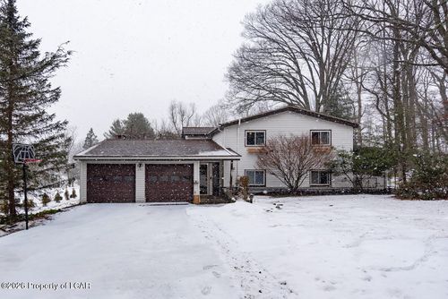 287 Machell Ave, Dallas, PA, 18612-1641 | Card Image