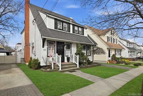 56 Broad St, Williston Park, NY, 11596-1838 | Card Image