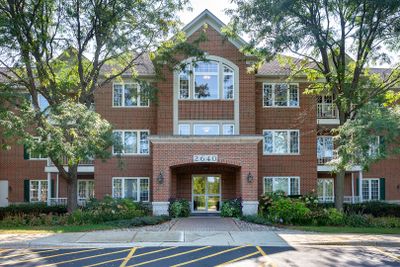 103 - 2640 Summit Drive, Condo with 2 bedrooms, 2 bathrooms and 3 parking in Glenview IL | Image 1