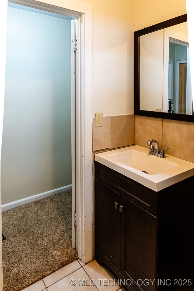 28360 Arbeka Rd, House other with 2 bedrooms, 1 bathrooms and null parking in Henryetta OK | Image 9