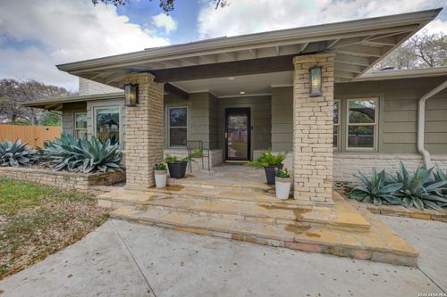 664 California Blvd, New Braunfels, TX, 78130-5215 | Card Image