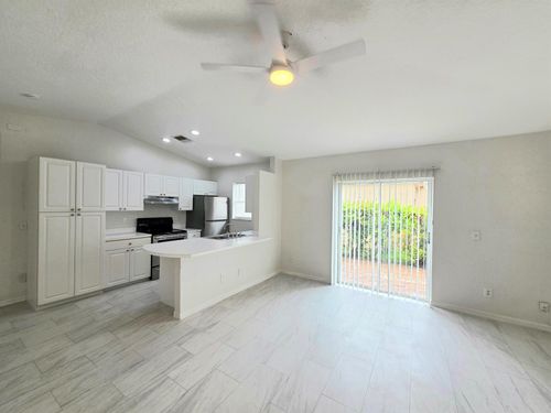 569 E Ridge Cir N, Boynton Beach, FL, 33435-2923 | Card Image