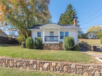 673 N Main Street, House other with 3 bedrooms, 1 bathrooms and null parking in Canton NC | Image 2