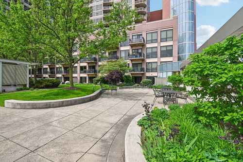 314-807 Davis St, Evanston, IL, 60201-4472 | Card Image