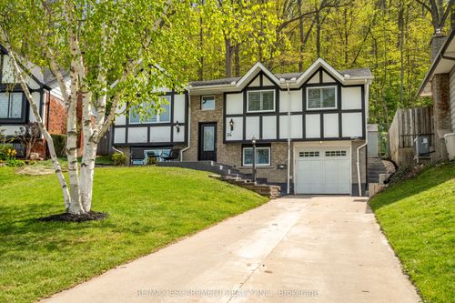 34 Palm Crt, Stoney Creek, ON, L8G2T7 | Card Image