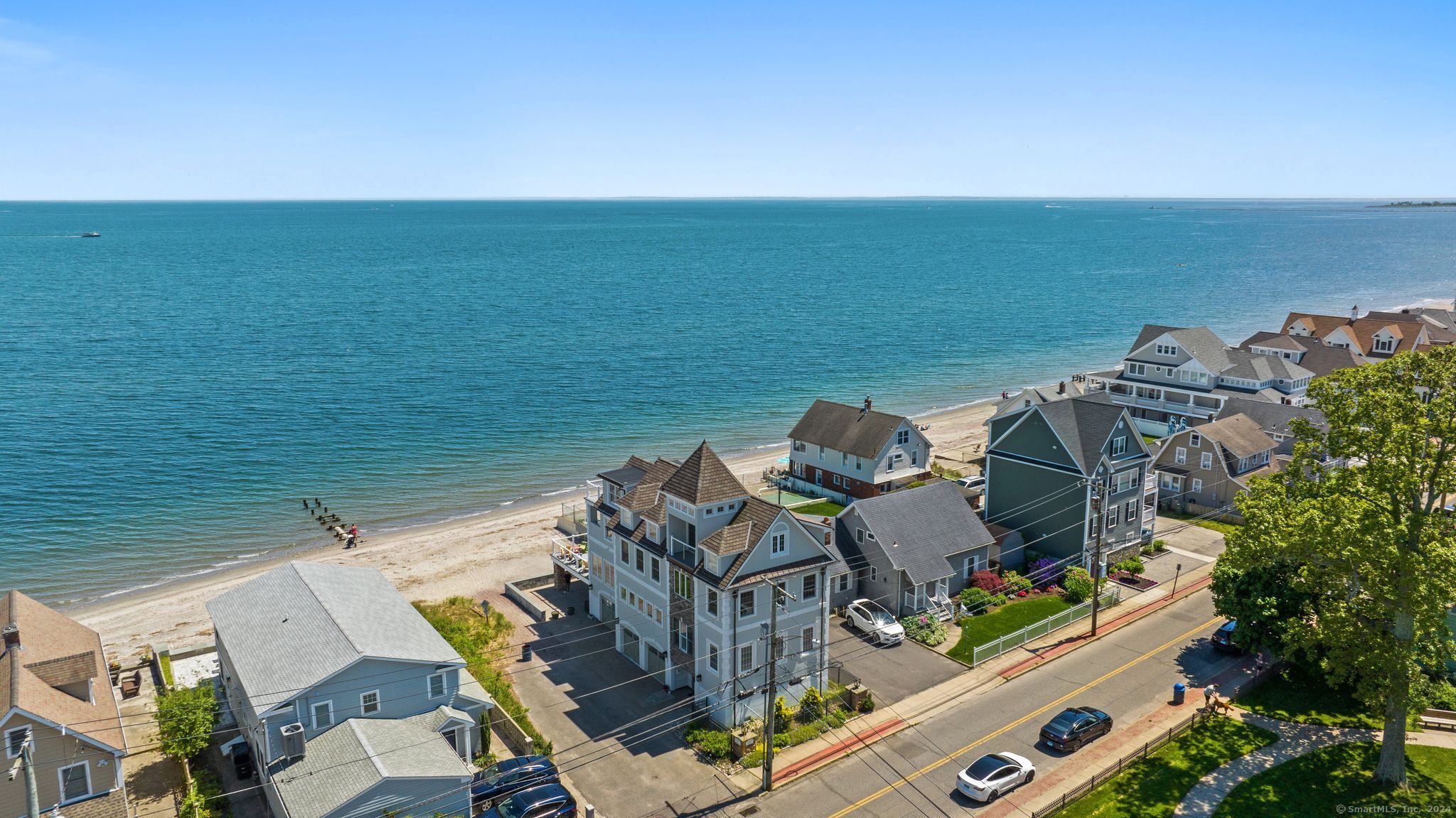 Broadway , Milford, CT 06460
