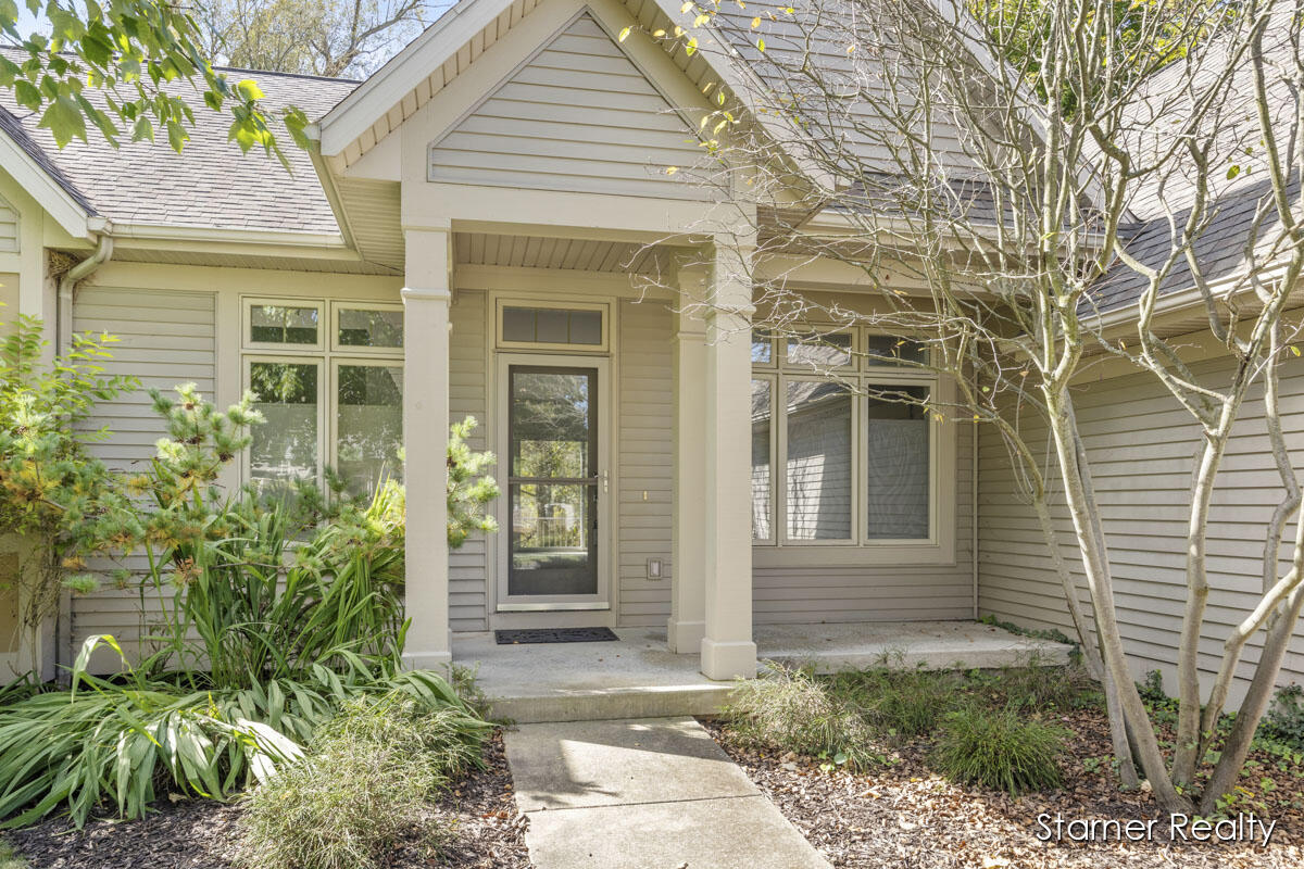 Oakleigh Woods Dr, Grand Rapids, MI 49504