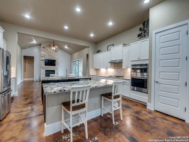 629 Windmill Ranch Rd, House other with 4 bedrooms, 5 bathrooms and null parking in Spring Branch TX | Image 6