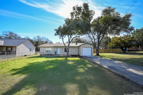 418 Paradise Dr, Canyon Lake, TX, 78133 | Card Image