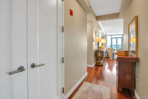 apt-16d-10 City Pl, White Plains, NY, 10601-3341 | Card Image