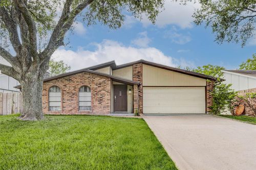 7230 Corta Calle Dr, Houston, TX, 77083-4035 | Card Image