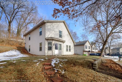 7373 Valley Dr, Brighton, MI, 48116-5173 | Card Image