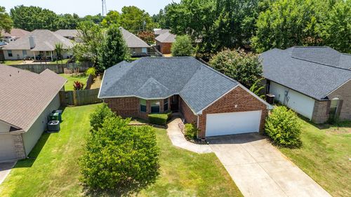 221 Quail Run, Aubrey, TX, 76227-4804 | Card Image