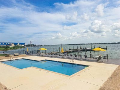 Enjoy the saltwater pool as you look out at the boats on Clear Lake. | Image 1