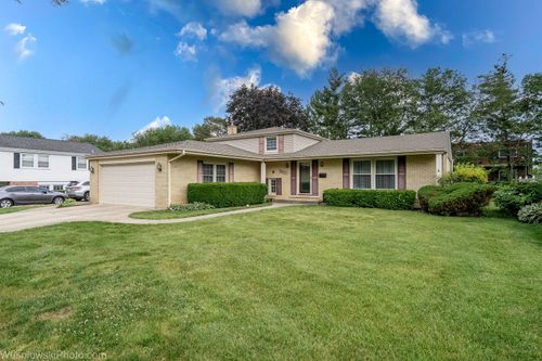 1631 S Surrey Ridge Dr, Arlington Heights, IL, 60005-3706 | Card Image