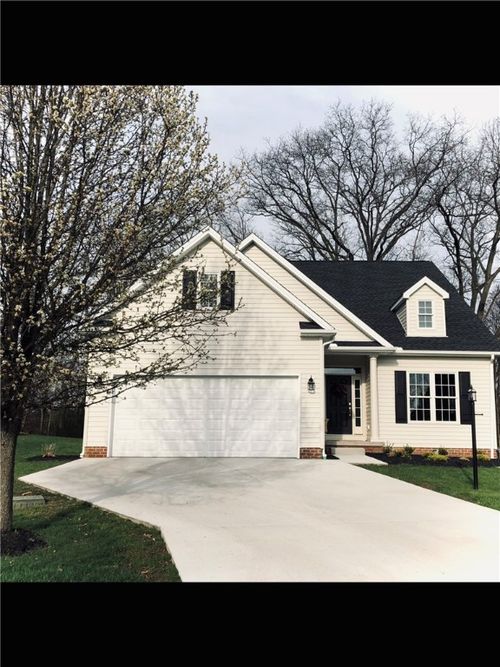 47 Crimson Cir, New Castle, PA, 16105 | Card Image