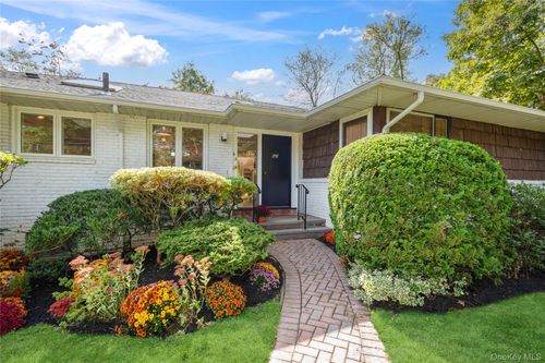 62 The Hemlocks, Roslyn, NY, 11576-1804 | Card Image