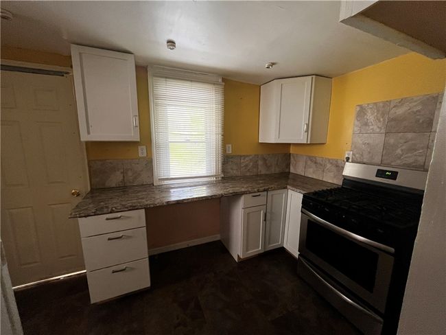 431 Euclid Ave, House other with 2 bedrooms, 1 bathrooms and null parking in Glassport PA | Image 6