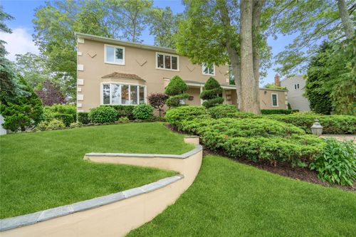 30 Frankie Ln, Old Bethpage, NY, 11804-1745 | Card Image