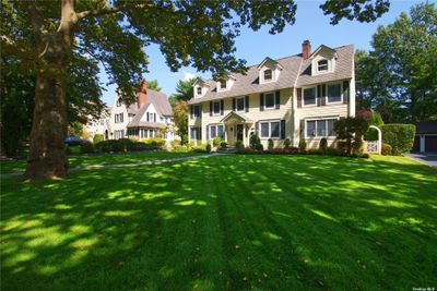 41 Magnolia Avenue, House other with 5 bedrooms, 3 bathrooms and null parking in Garden City NY | Image 1