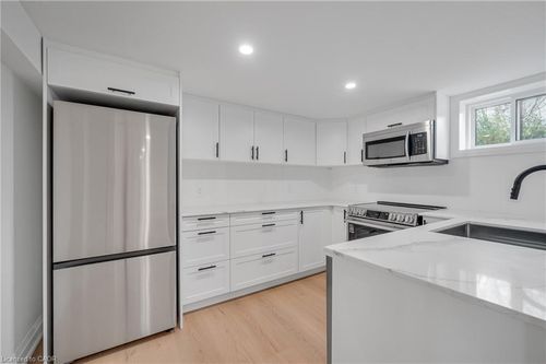 1339 Augustine Dr, Burlington, ON, L7P2M9 | Card Image