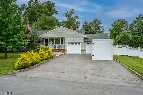 979 Wood Ave, Edison, NJ, 08820-1307 | Card Image