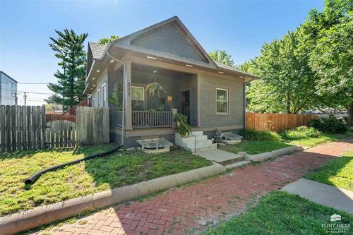 317 S 5th St, Manhattan, KS, 66502-6213 | Card Image