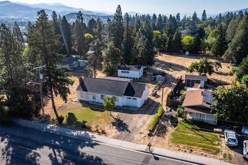 225 Cheryl Ln, Phoenix, OR, 97535-9780 | Card Image