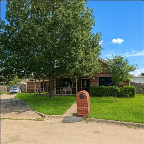 1008 Treys Ct, Sanger, TX, 76266-5411 | Card Image