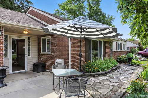 37772 Ingleside St, Clinton Township, MI, 48036-2620 | Card Image
