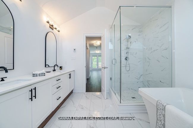 31 Hiawatha Crt, House attached with 3 bedrooms, 4 bathrooms and 2 parking in Vaughan ON | Image 27