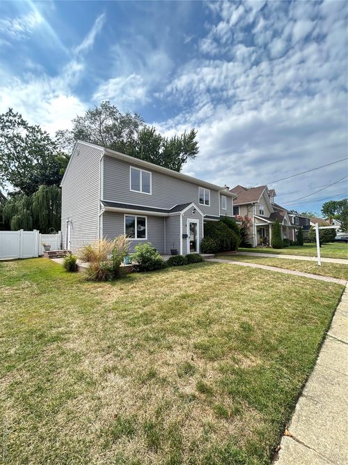 3068 Xavier Pl, Oceanside, NY, 11572-4223 | Card Image