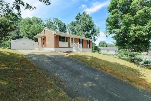 2911 Bent Tree Cir, Salem, VA, 24153-8110 | Card Image