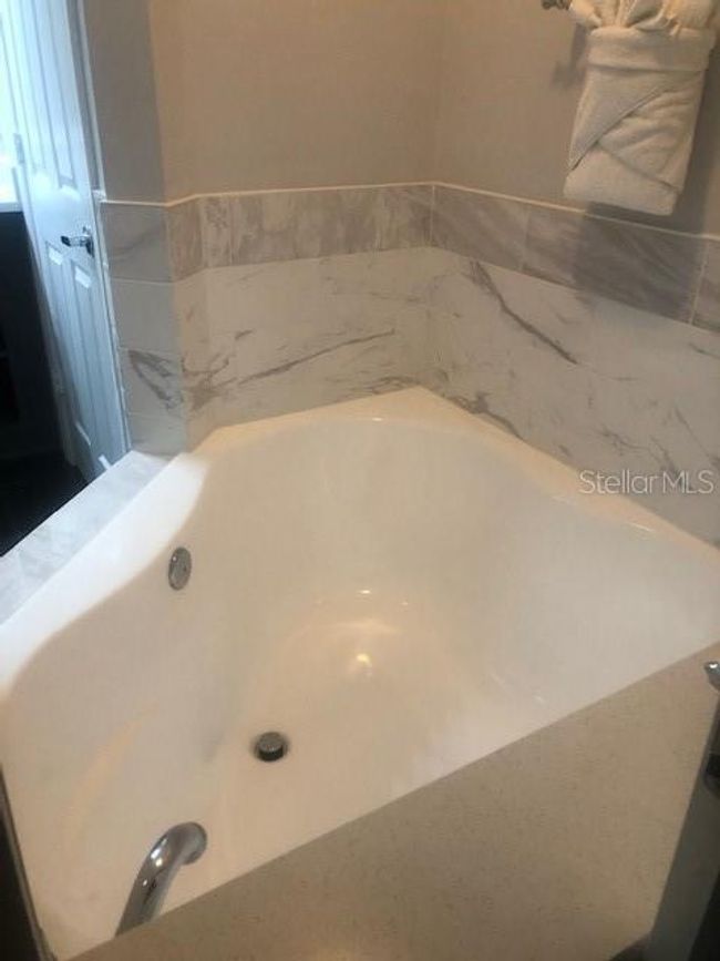 Primary suite tub | Image 11